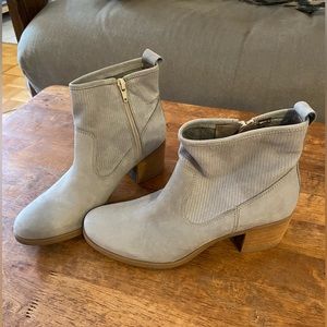 Like new! Town shoes size 38 ankle boot